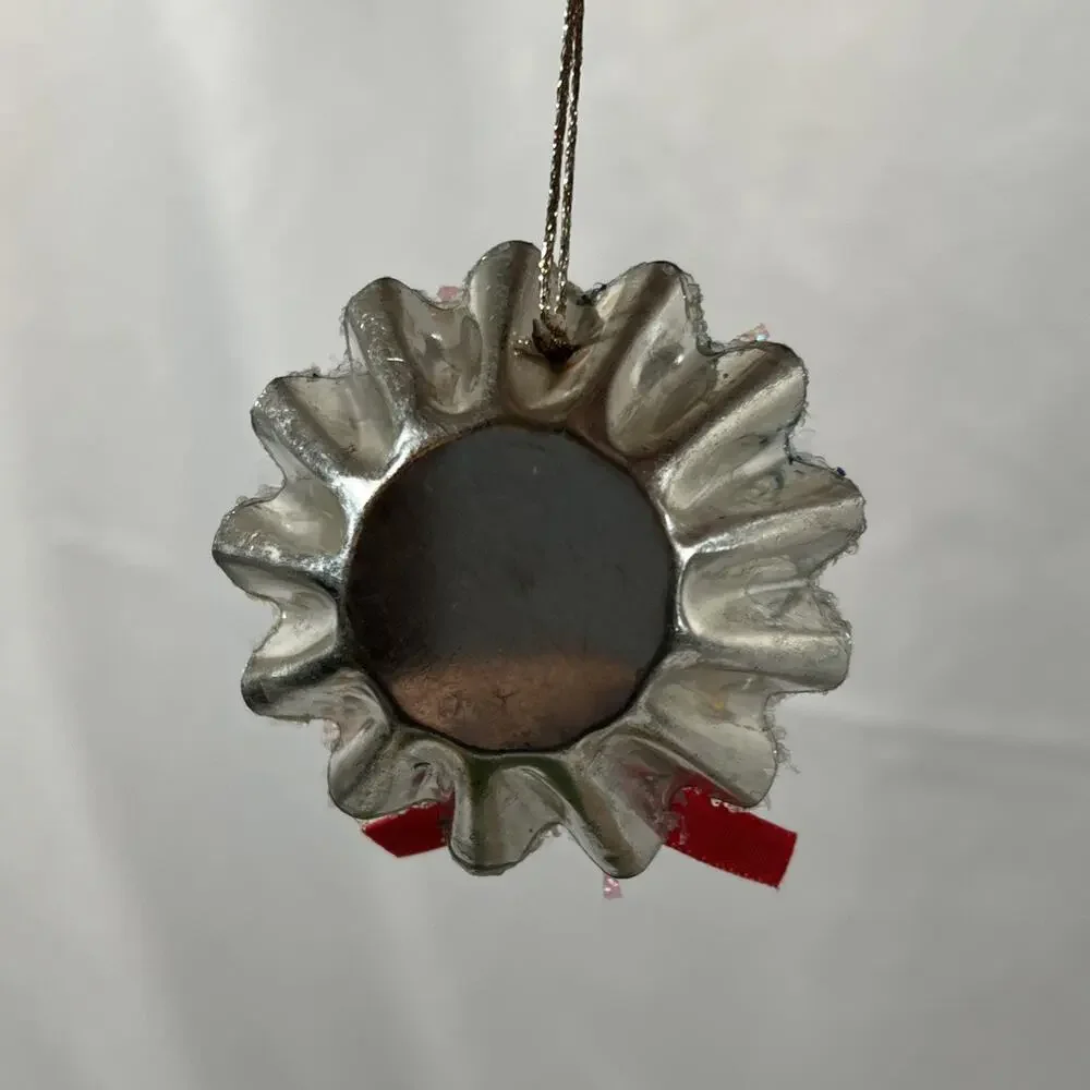 Vintage Round Tart Tin Snowman Snow Diorama Mid Century Glitter Ornament